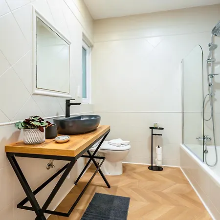 Prime Location 3br With Stunning View By Arcobnb Apartment *